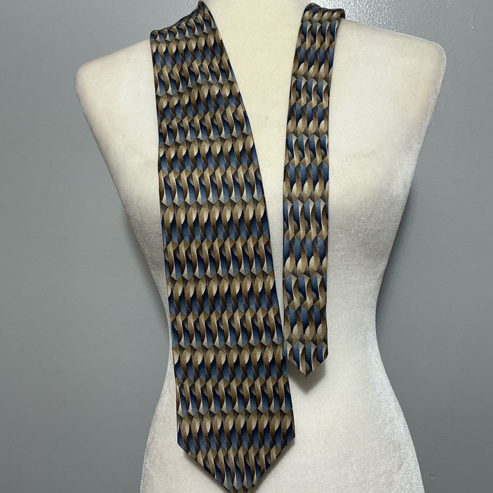 Barrington Elegant Blue and Gold Men's Tie